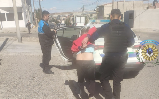 Vecinos atraparon a hombre que intentó robar huevos de pascua